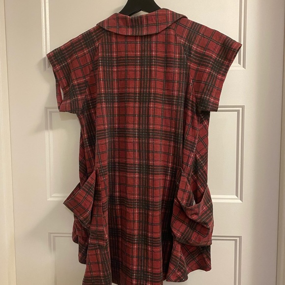 5 for $50 BDG size medium short sleeve sweater - Picture 2 of 5